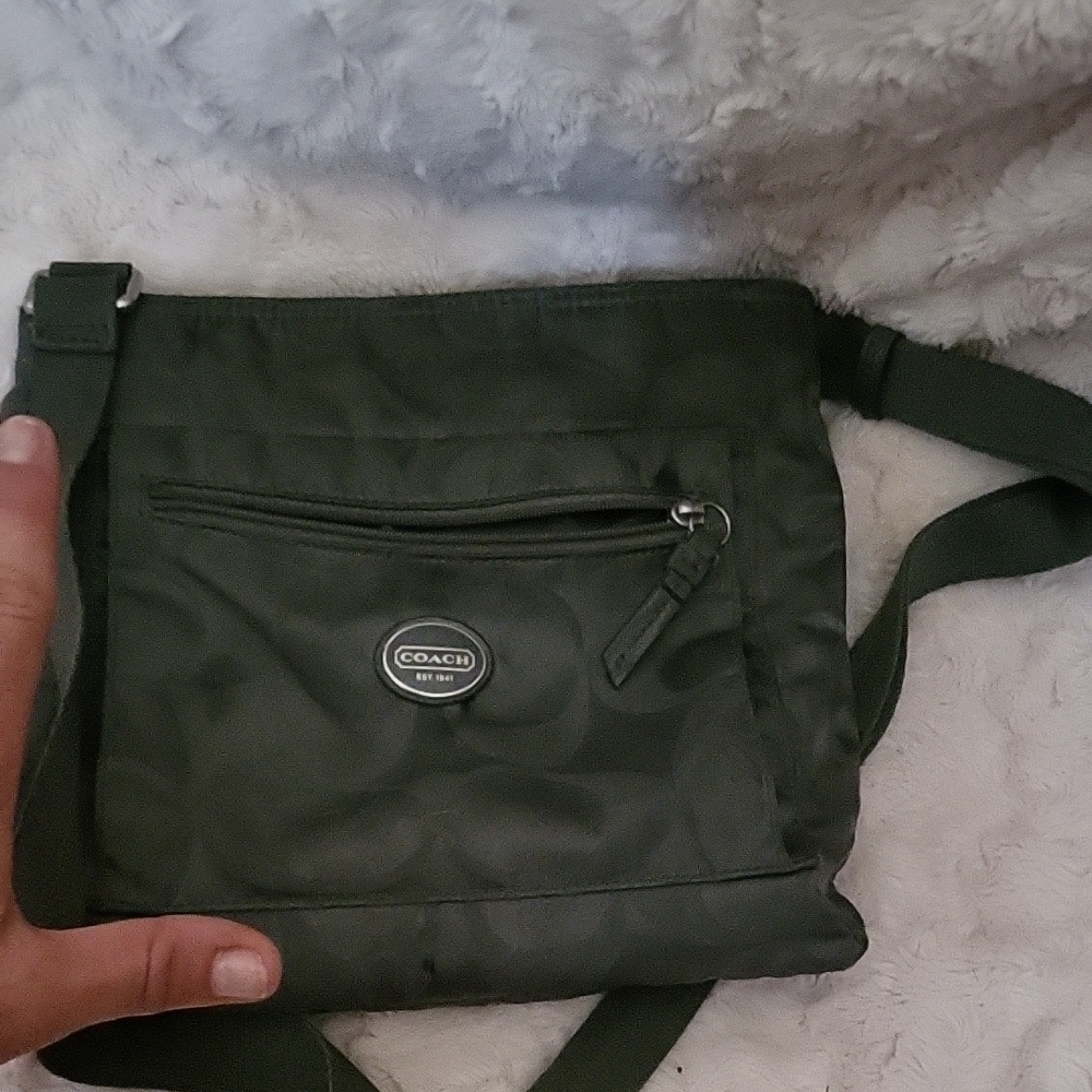 Coach Black Messenger Bag with Adjustable Strap and Utilitarian Design - Picture 7 of 7